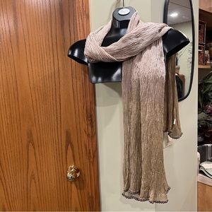 Beautiful ombré scarf.